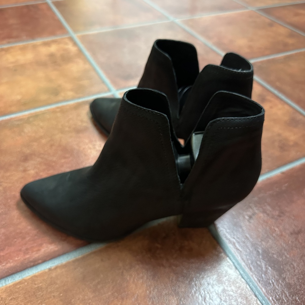 FRYE Black Cut Out Jennifer Booties Size 10